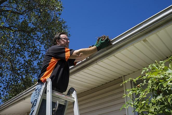 repairing damaged gutter with seamless aluminum material in Emeryville, CA